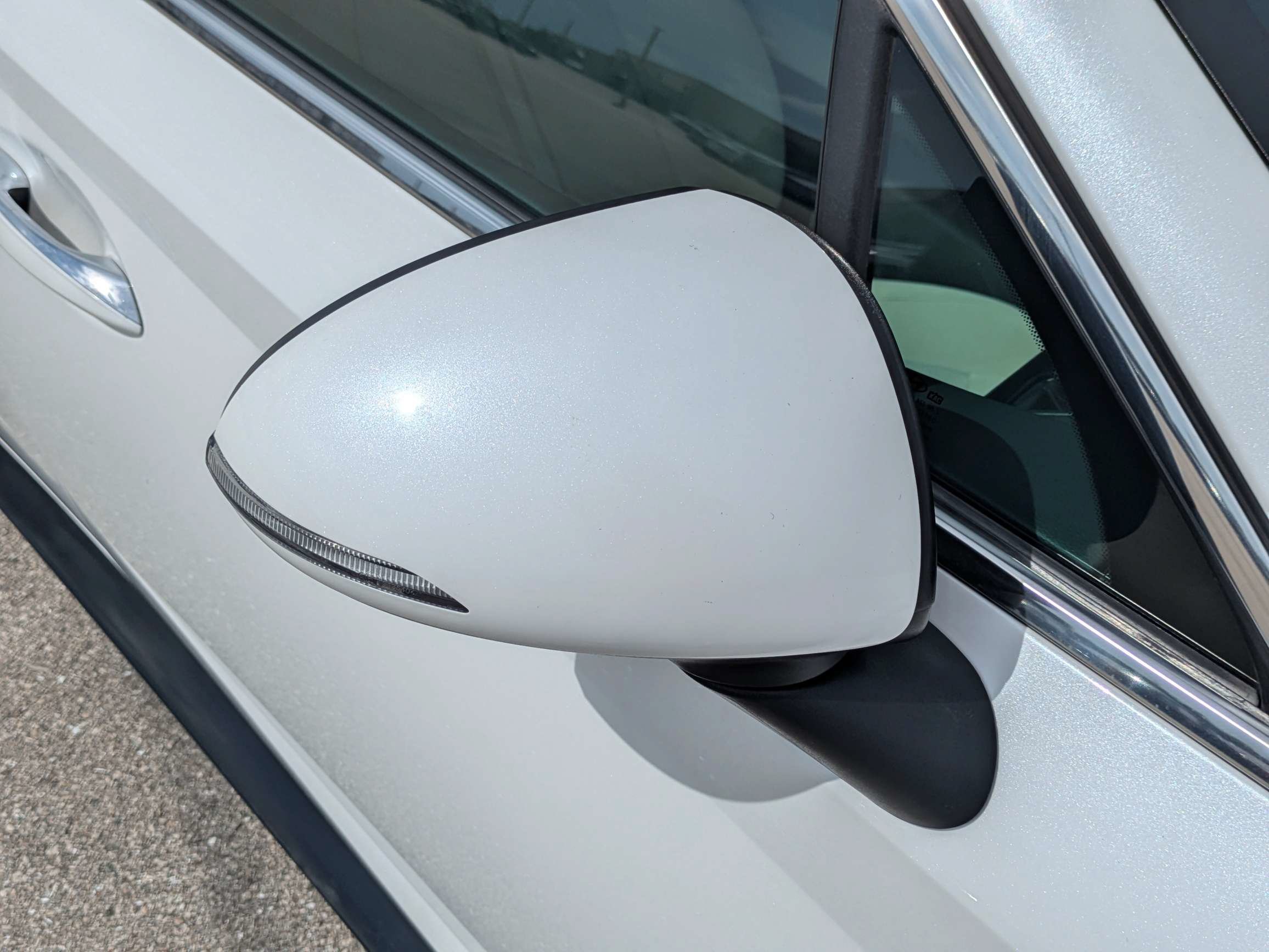 Used 2021 Hyper White Hyundai SEL image 12