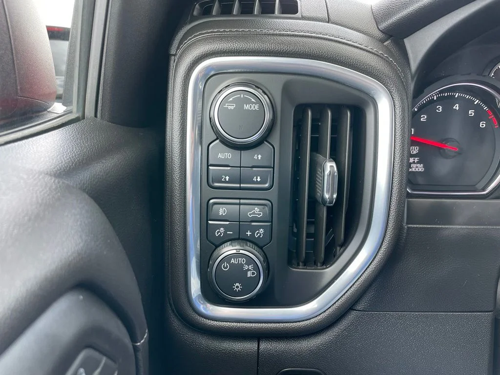 Used 2020 Red Chevrolet RST image 37