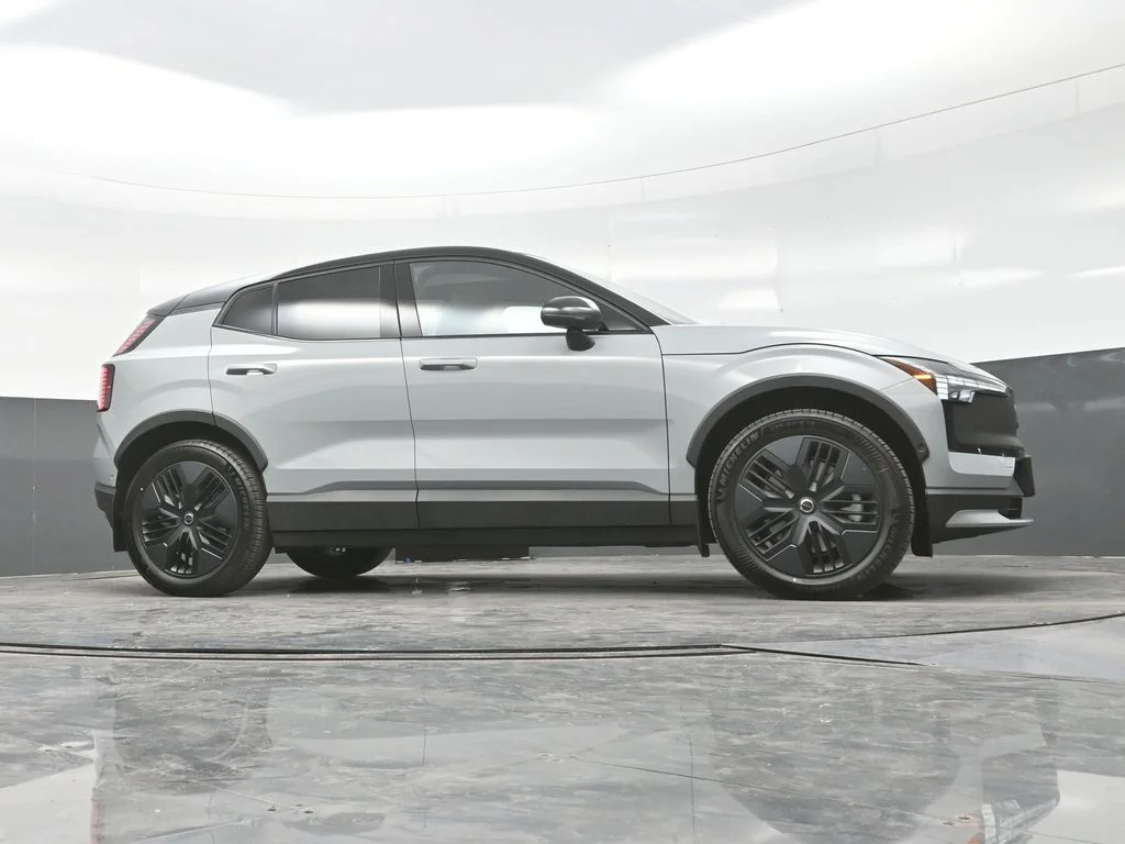 New 2026 Vapour Grey Volvo Twin Motor Cross Country Ultra image 31