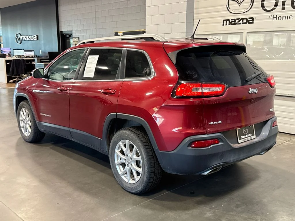 Used 2015 Red Jeep Latitude image 21