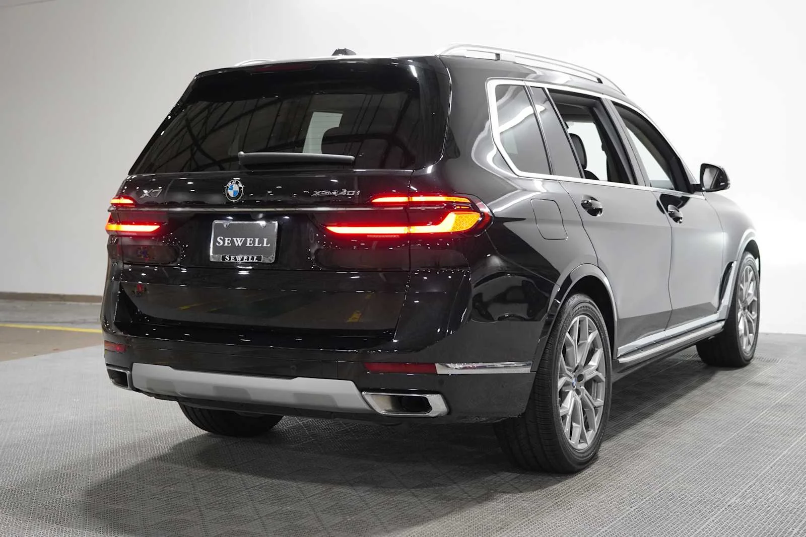 Certified Used 2026 Black Sapphire Metallic BMW xDrive40i image 4