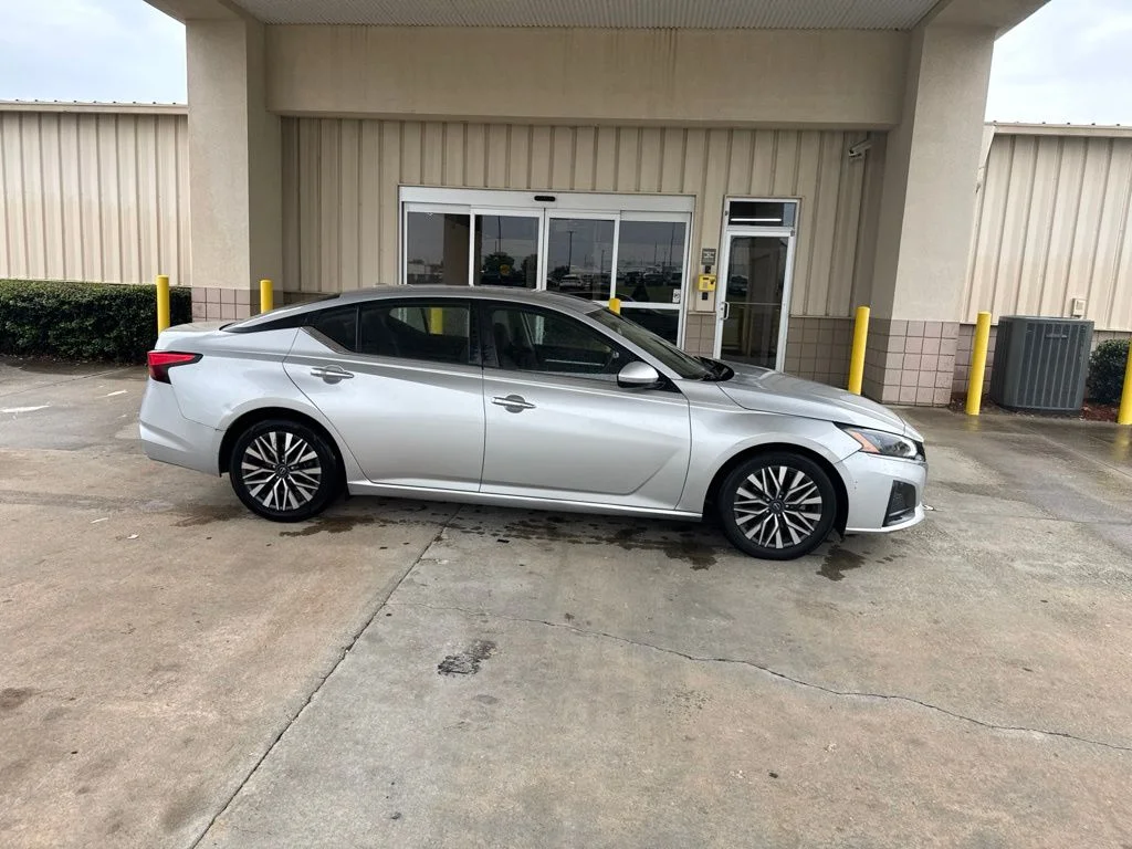 Certified Used 2023 Silver Nissan 2.5 SV image 15