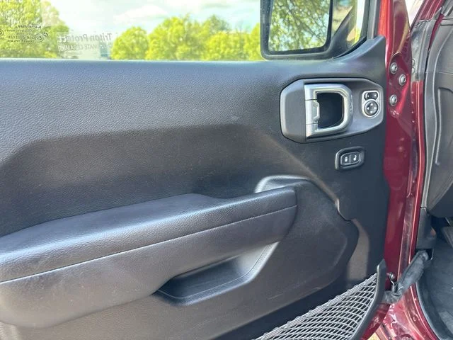Used 2021 Red Jeep Rubicon image 13