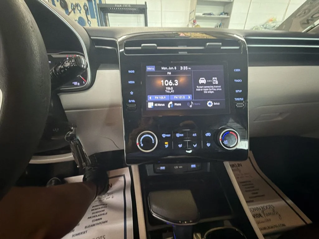 Used 2022 Red Hyundai SE image 18