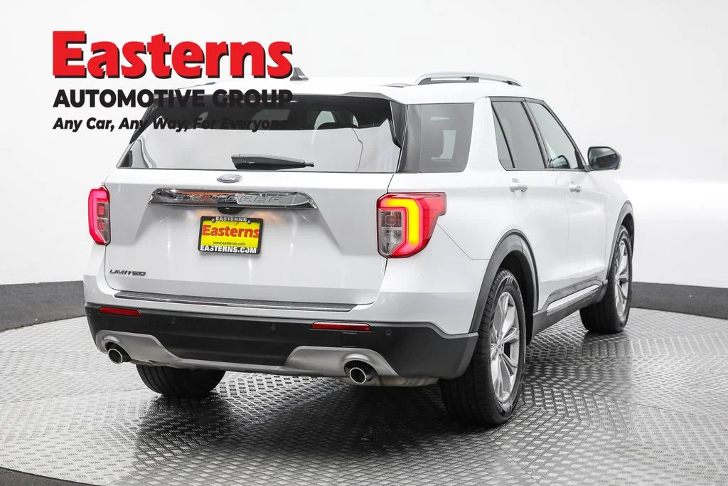 Used 2023 White Ford Limited image 5