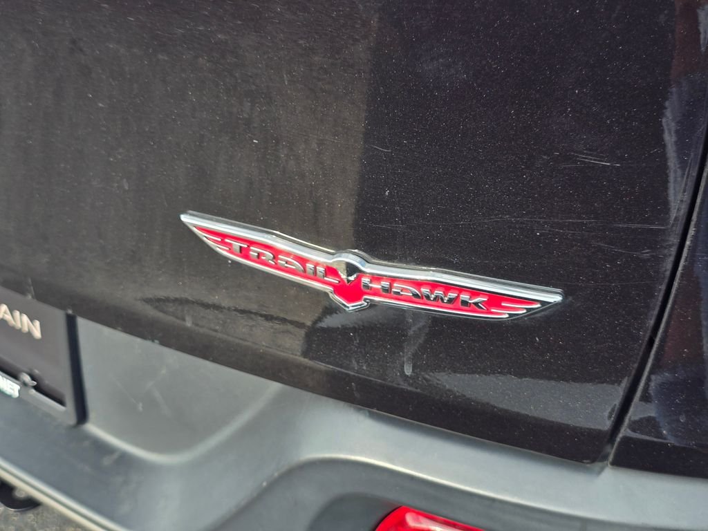 Used 2016 Black Jeep Trailhawk image 11
