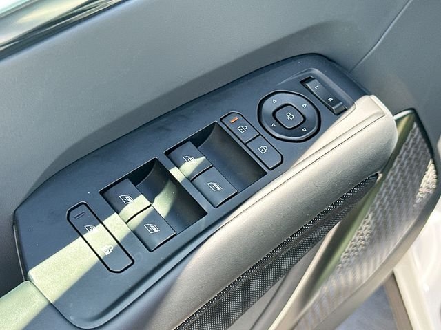 New 2026 Glacial White Pearl / Black Ro Kia GT-Line AWD image 18
