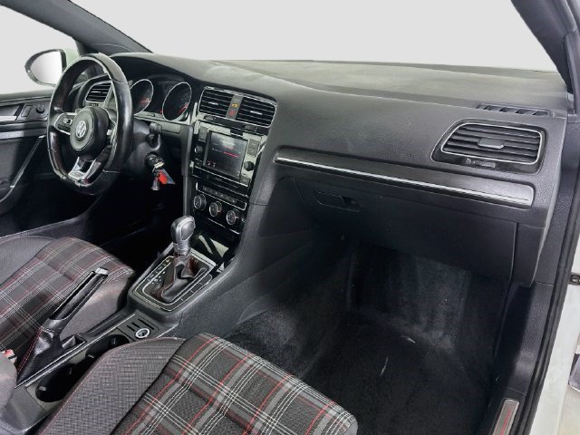 Used 2019 Pure White Volkswagen Autobahn image 25