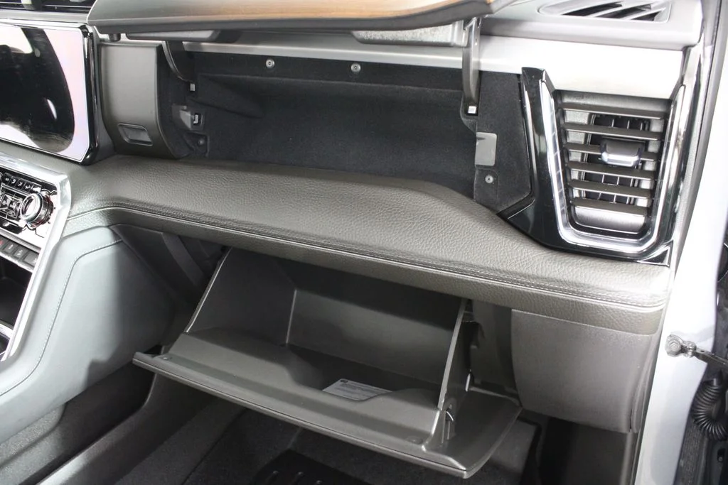 Used 2024 Silver GMC Denali image 19