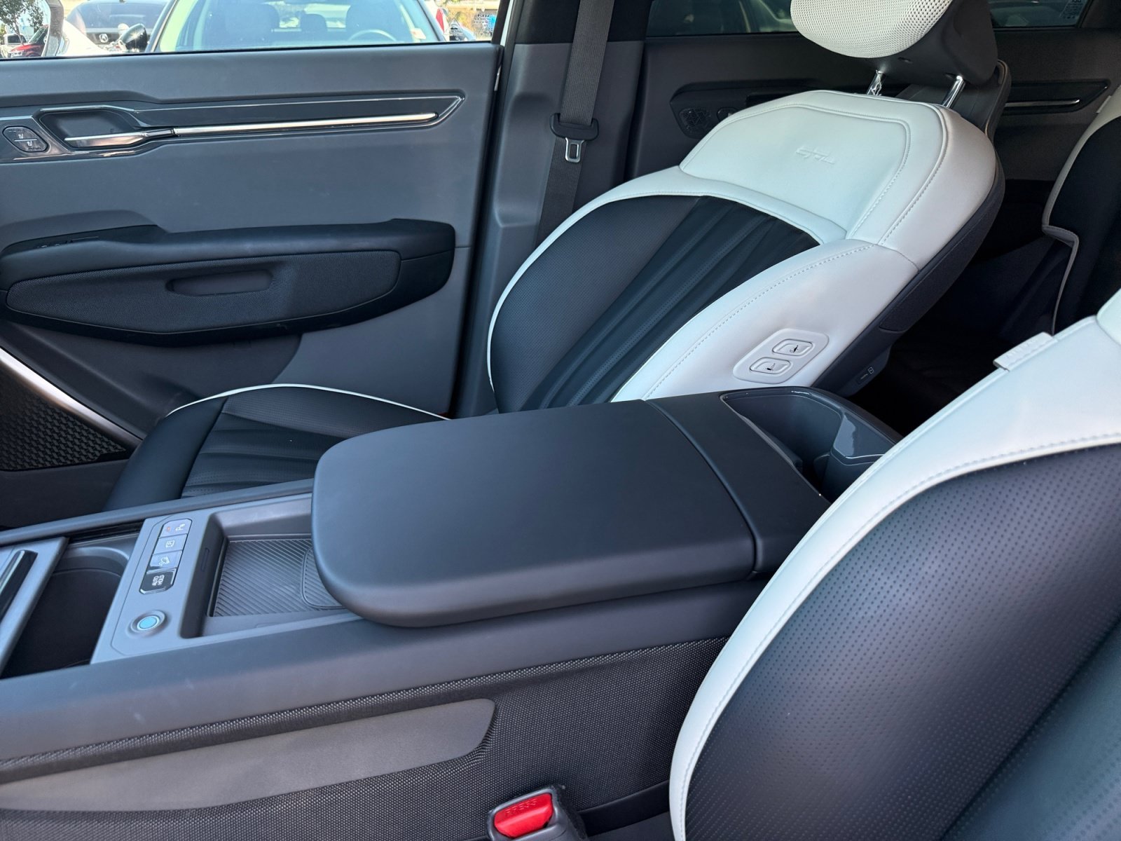 Certified Used 2024 Snow White Pearl Kia GT-Line image 14