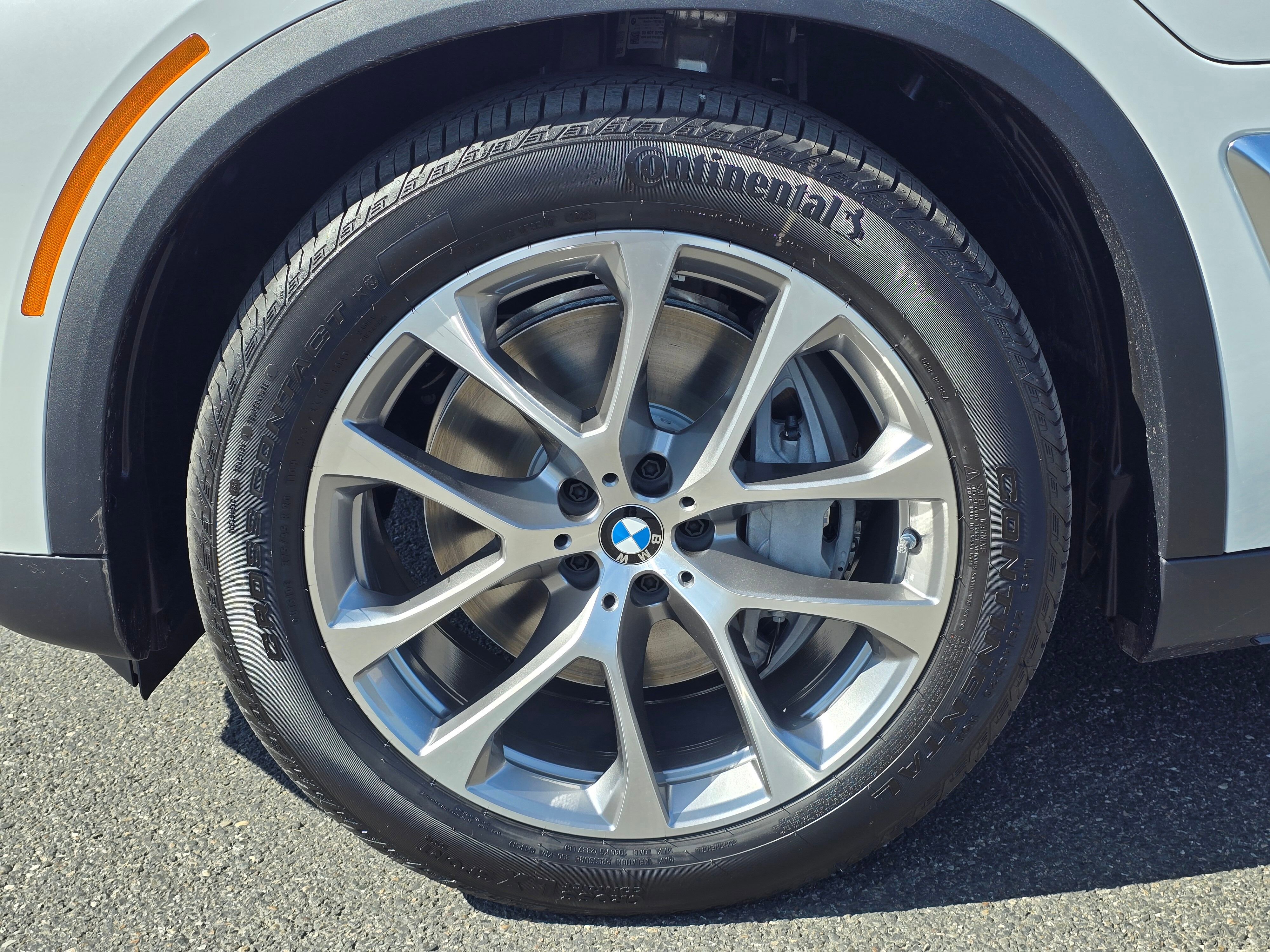 New 2026 Mineral White Metallic BMW xDrive50e image 38