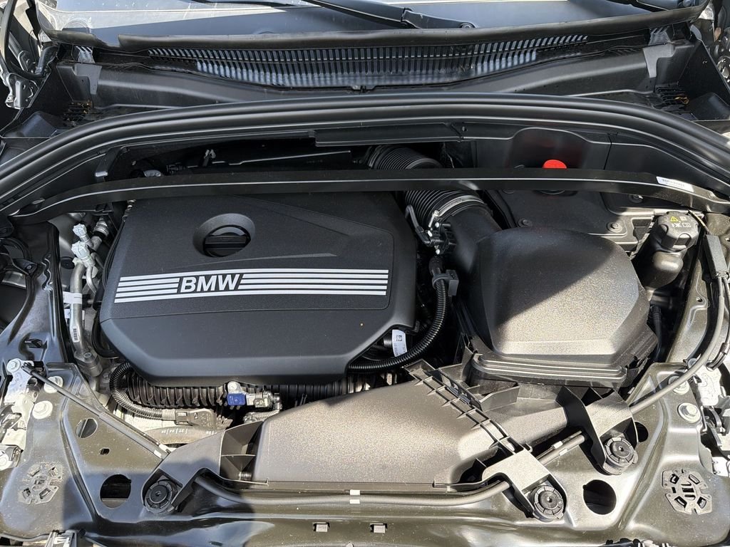 Used 2025 Silver BMW xDrive28i image 18