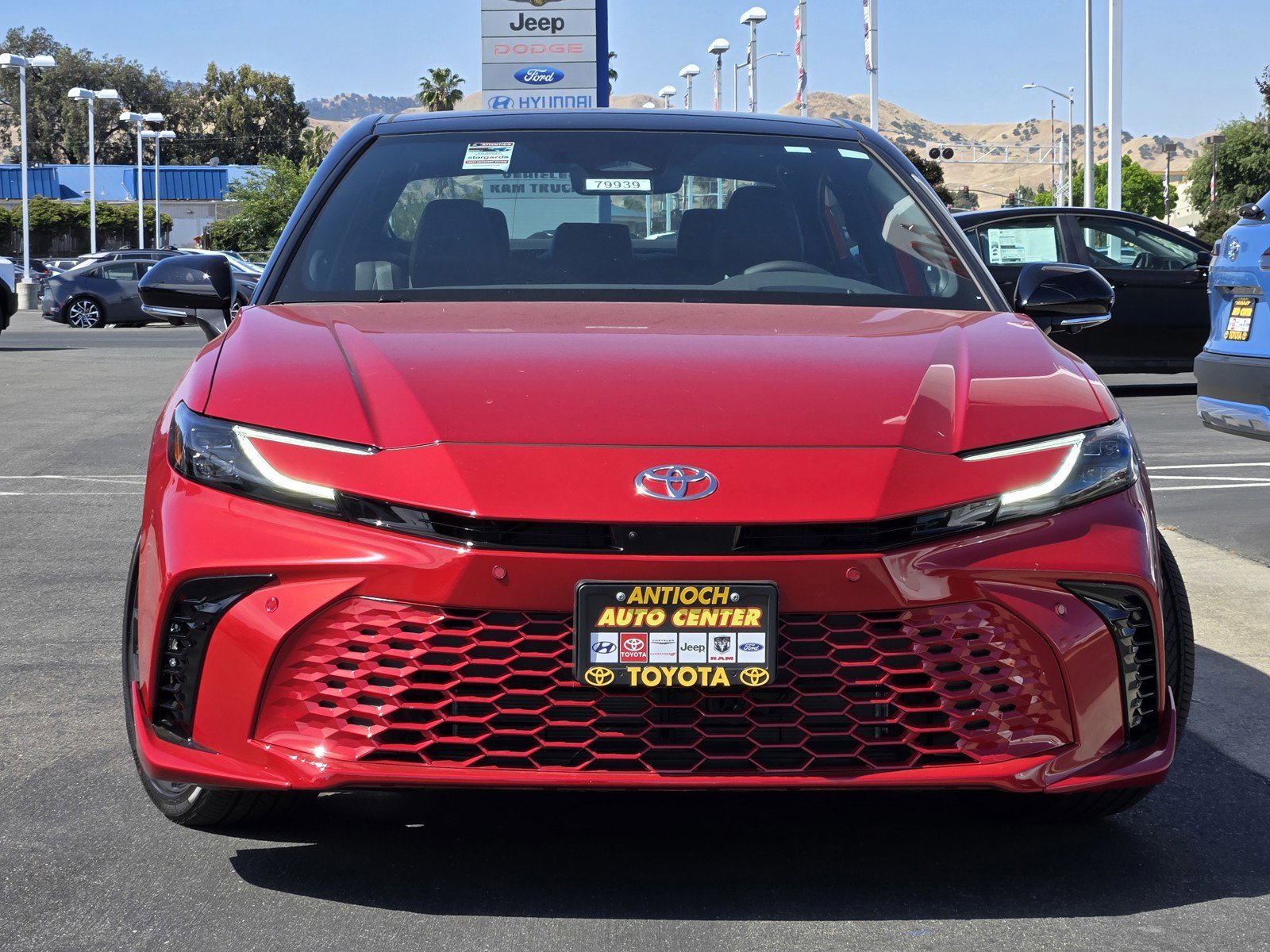 New 2026 Supersonic Red with Midnight Black Metallic roof <sup>1</sup> Toyota  XSE image 2