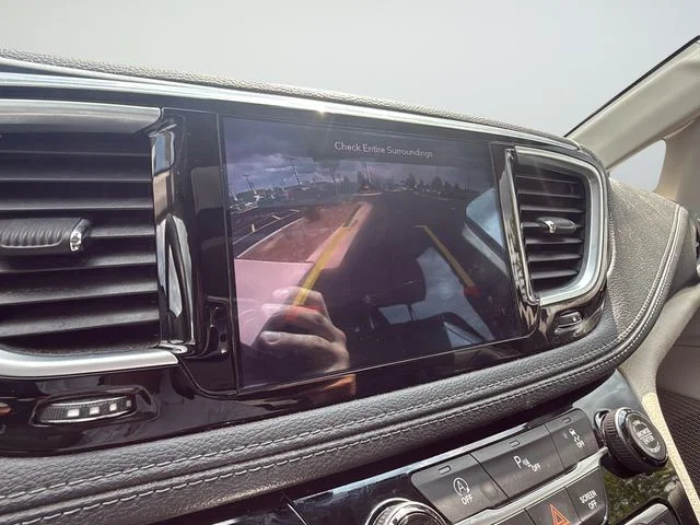 Used 2020 Black Chrysler Limited image 18