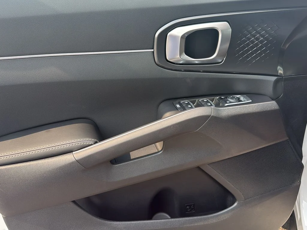 New 2026 Glacial White Pearl Kia LX image 24