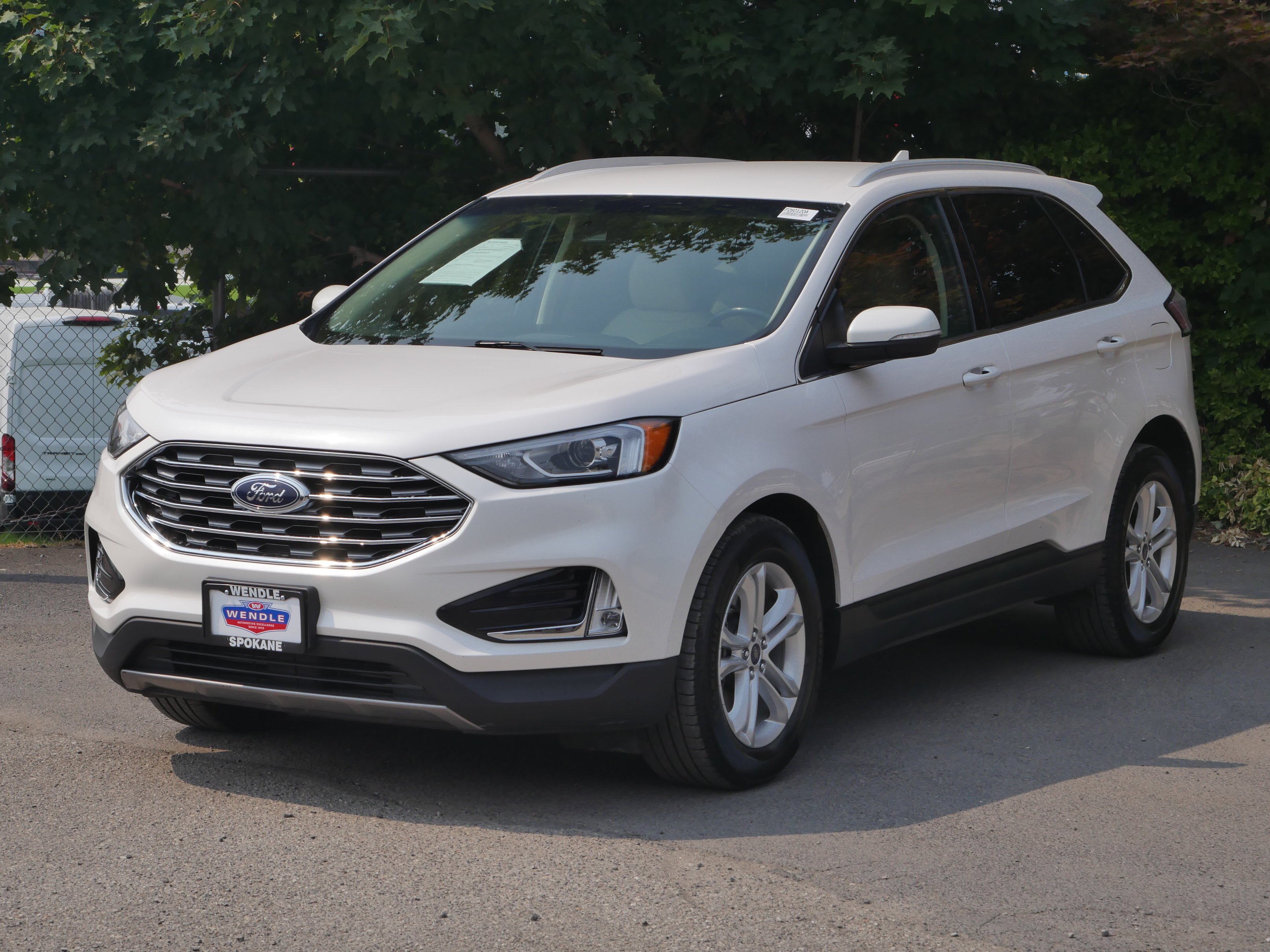 Used 2019 White Platinum Clearcoat Metallic Ford SEL image 2