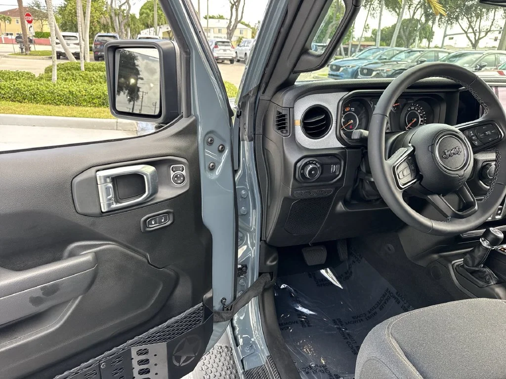 Used 2026 Gray Jeep Sport S image 17