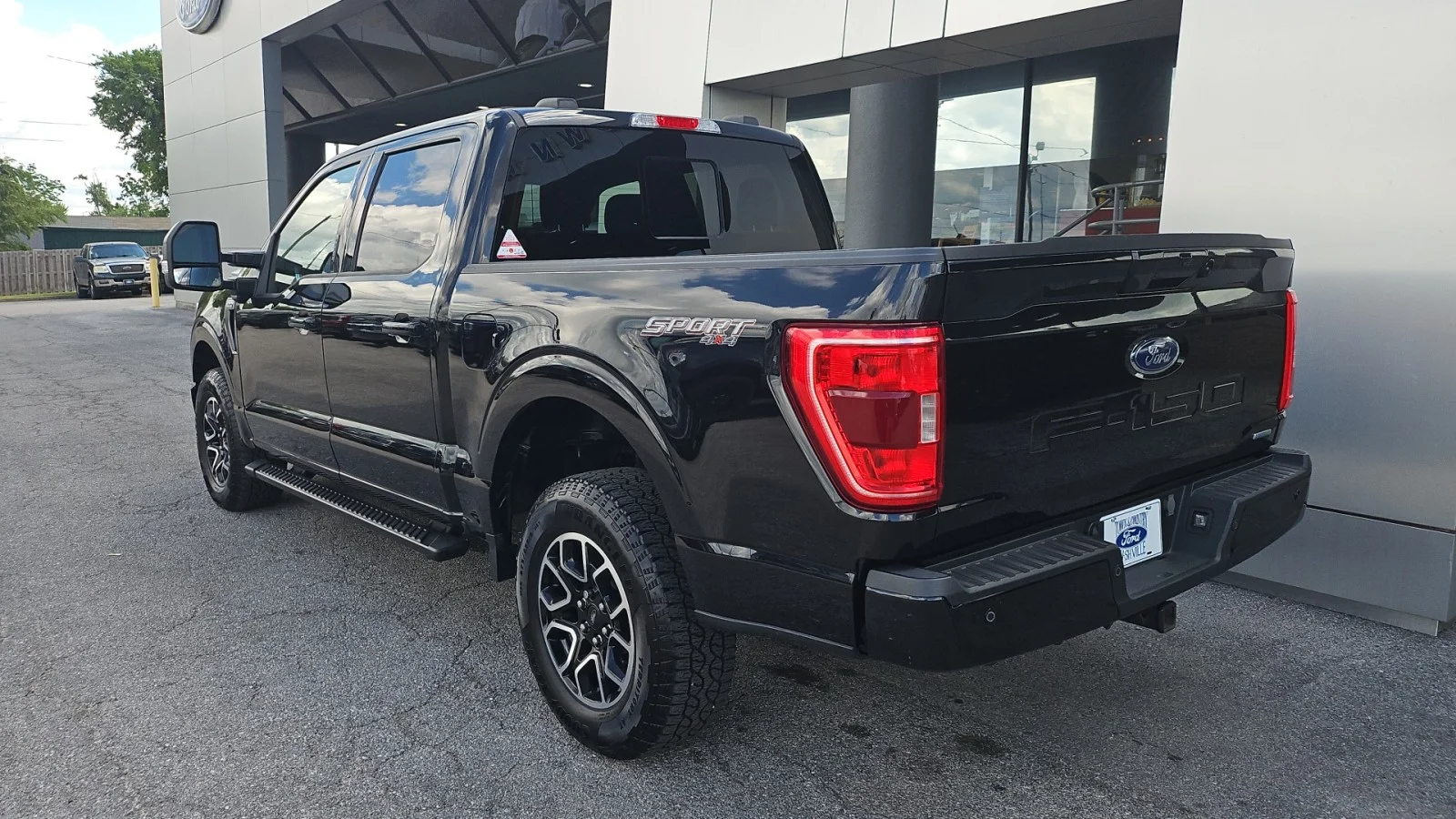 Used 2023 Black Ford XLT image 3