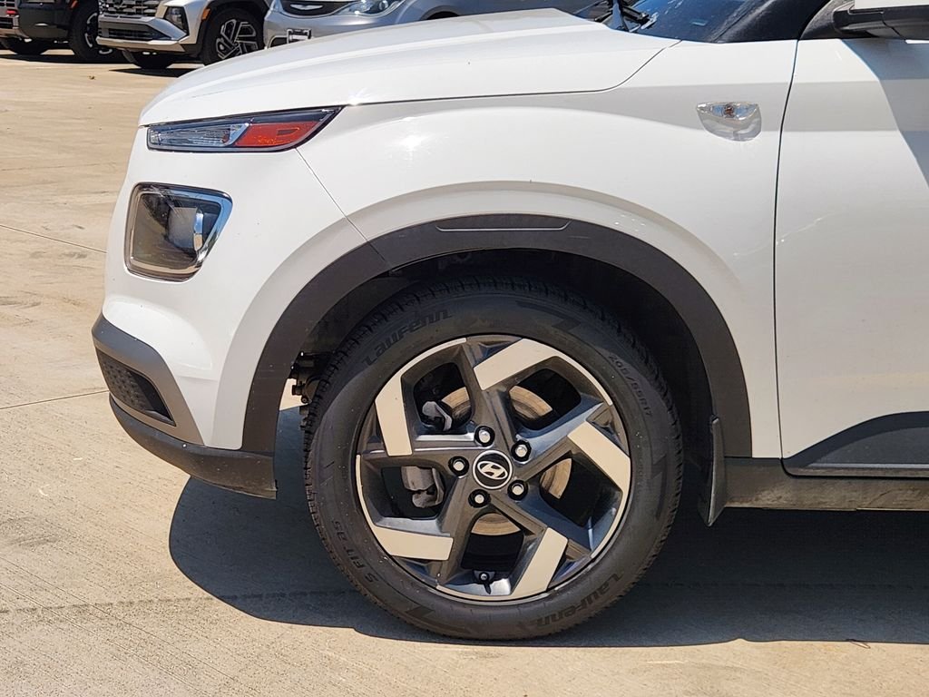 Used 2024 Lunar White Hyundai SEL image 10
