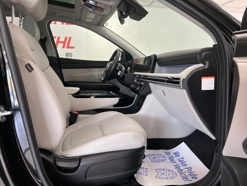 Used 2025 Gray Hyundai SEL Convenience image 8
