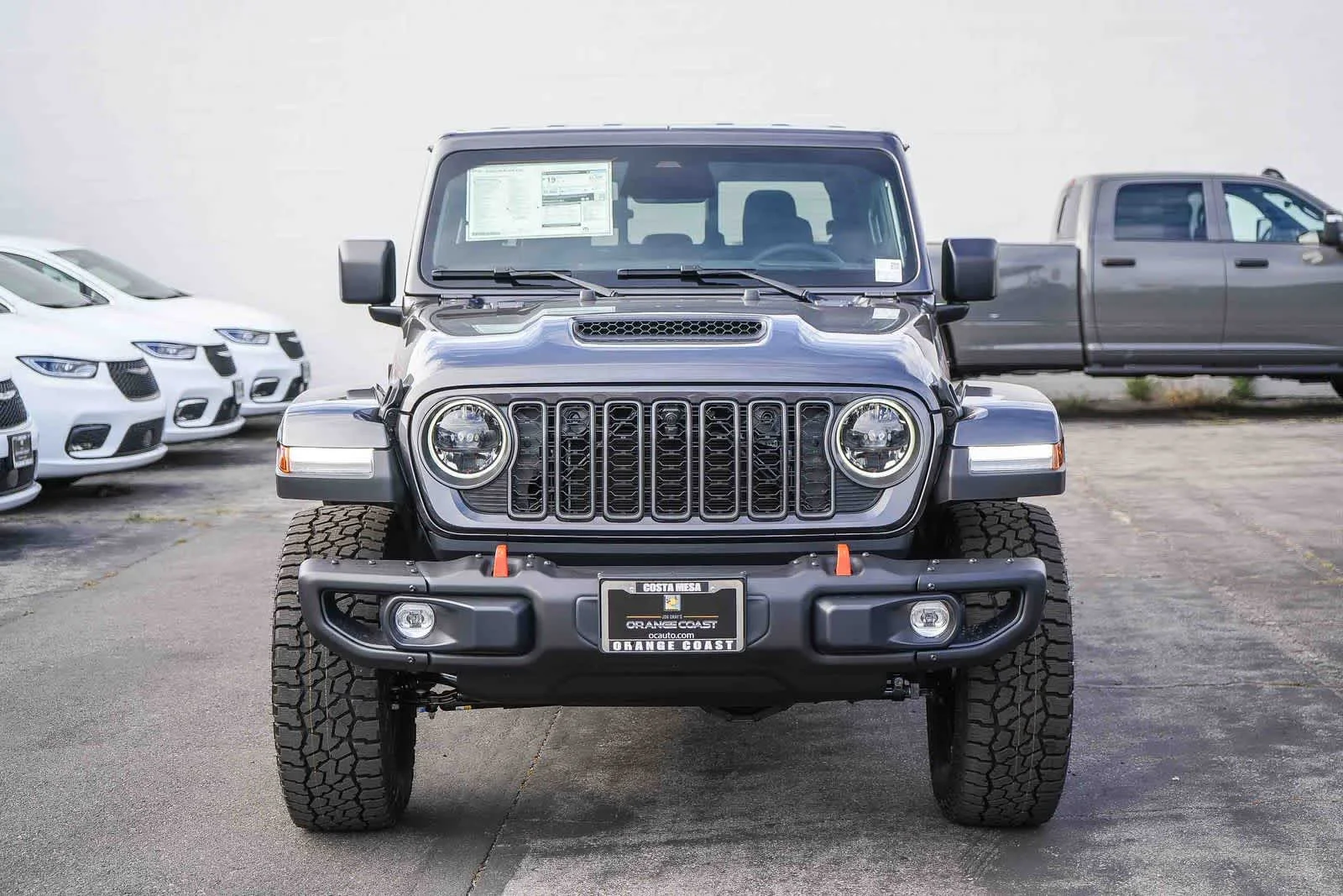 New 2026 Granite Crystal Metallic Clear-Coat Exterior Paint Jeep Mojave X image 2