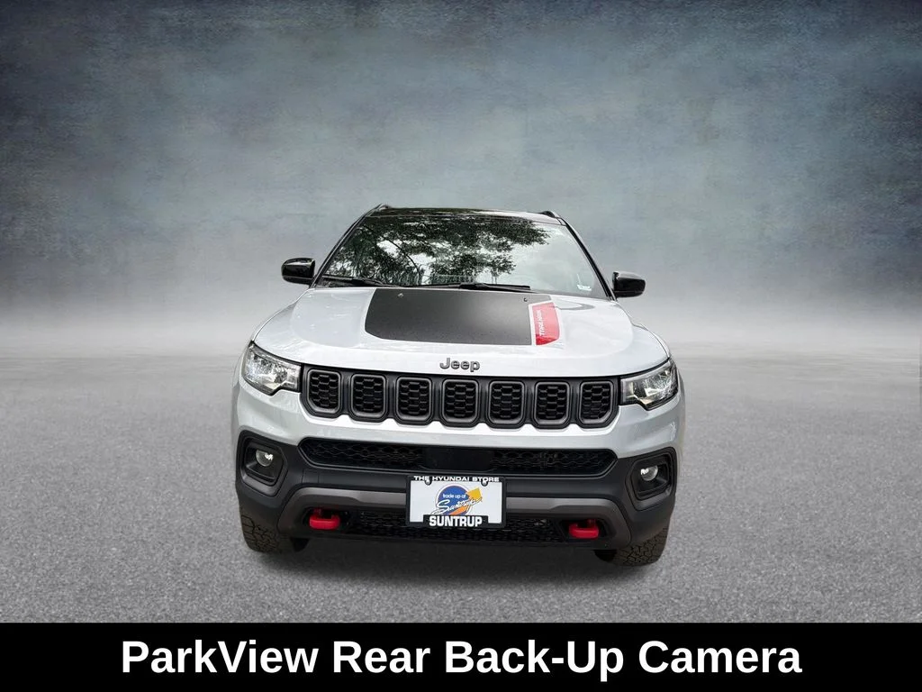 Used 2025 Silver Zynith Metallic Clearcoat Jeep Trailhawk image 10