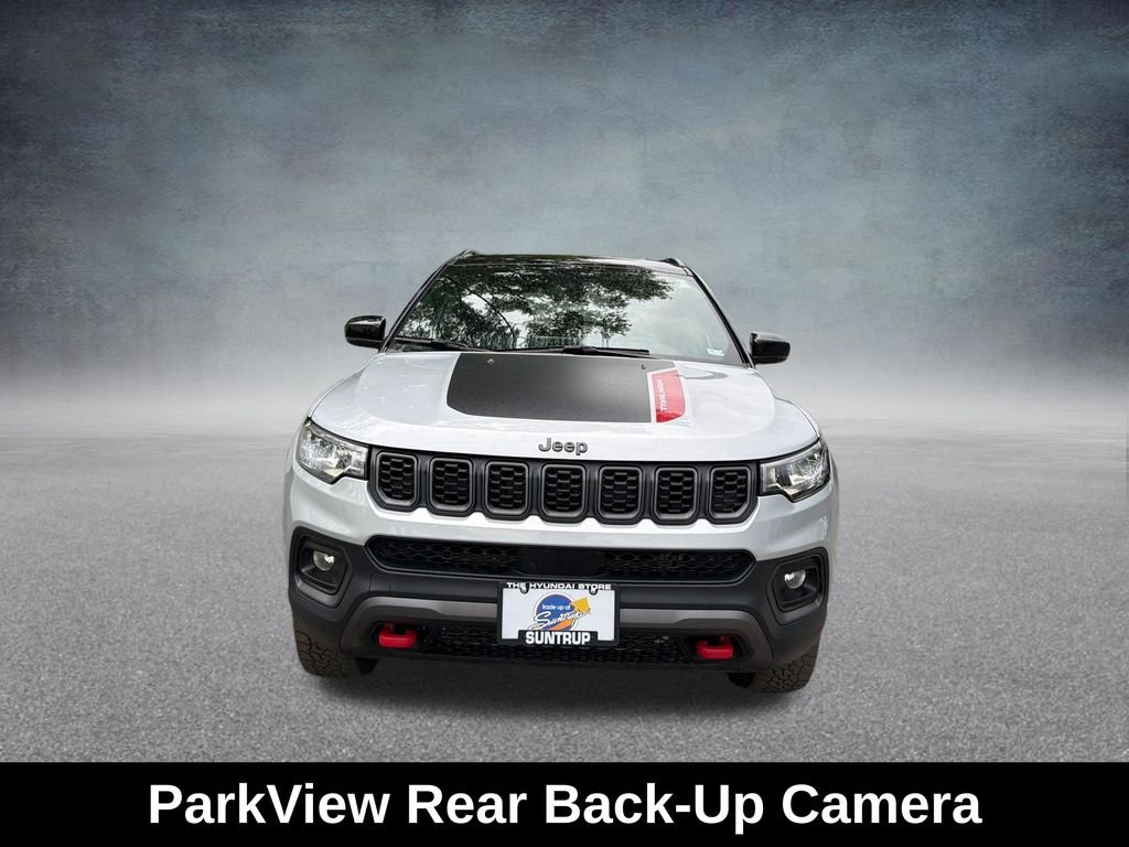 Used 2025 Silver Zynith Metallic Clearcoat Jeep Trailhawk image 10