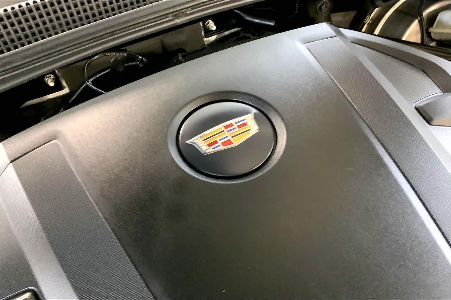 Used 2018 Crystal White Tricoat Cadillac Premium Luxury RWD image 31