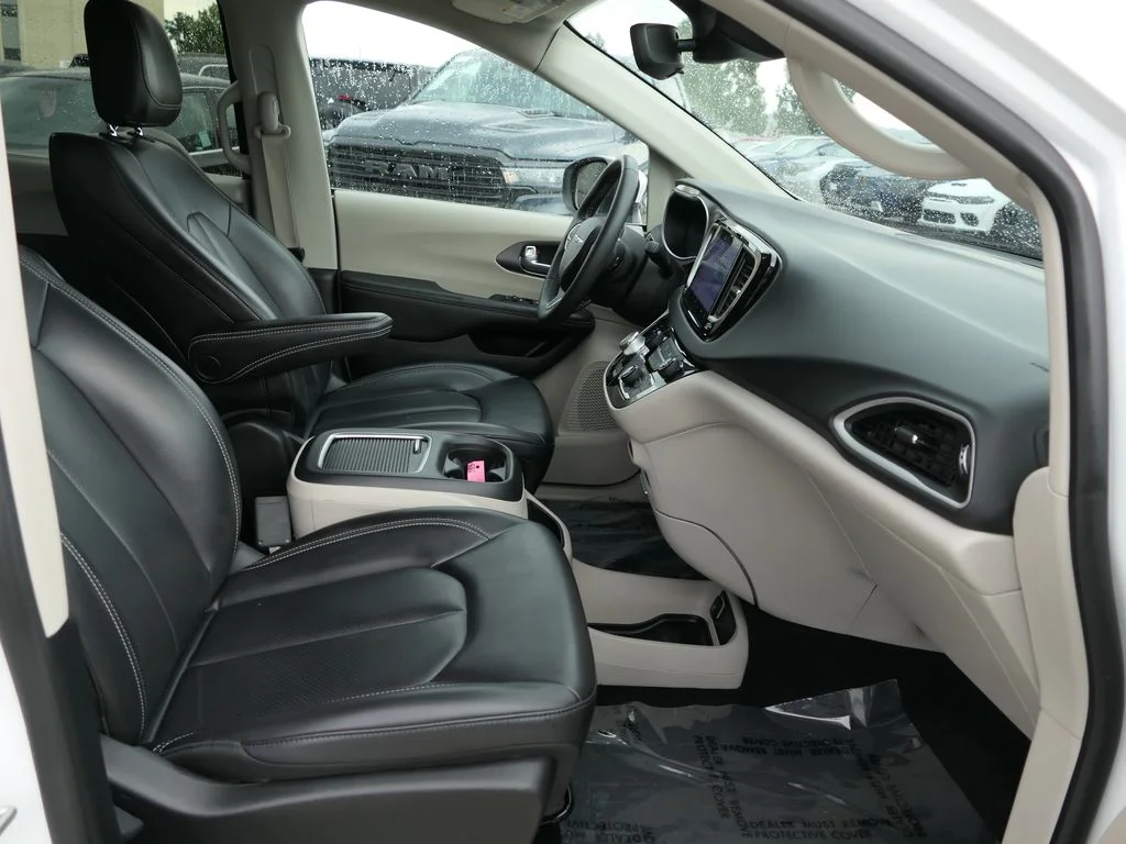 Used 2023 White Chrysler Touring L image 24