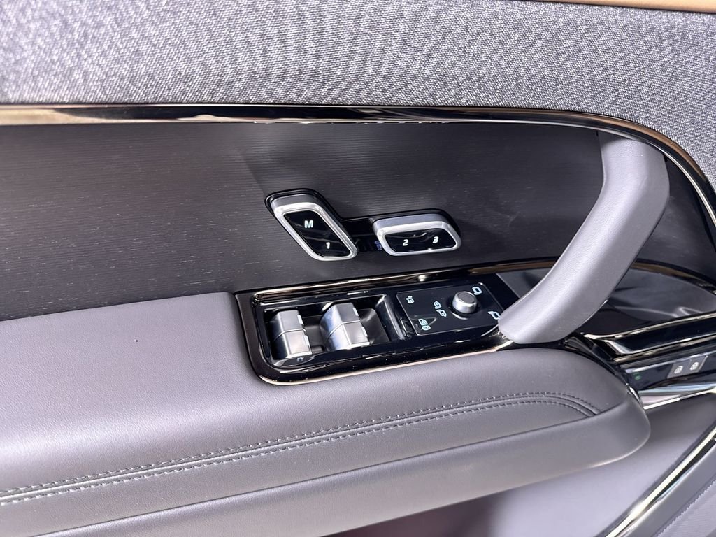 New 2026 Charente Grey Land Rover Dynamic SE image 12