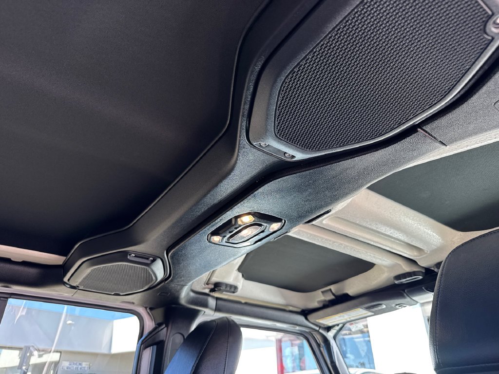 Used 2022 White Jeep Unlimited Sahara Altitude image 19