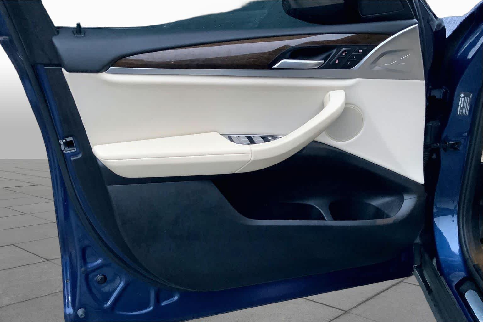 Used 2020 Phytonic Blue Metallic BMW sDrive30i image 21