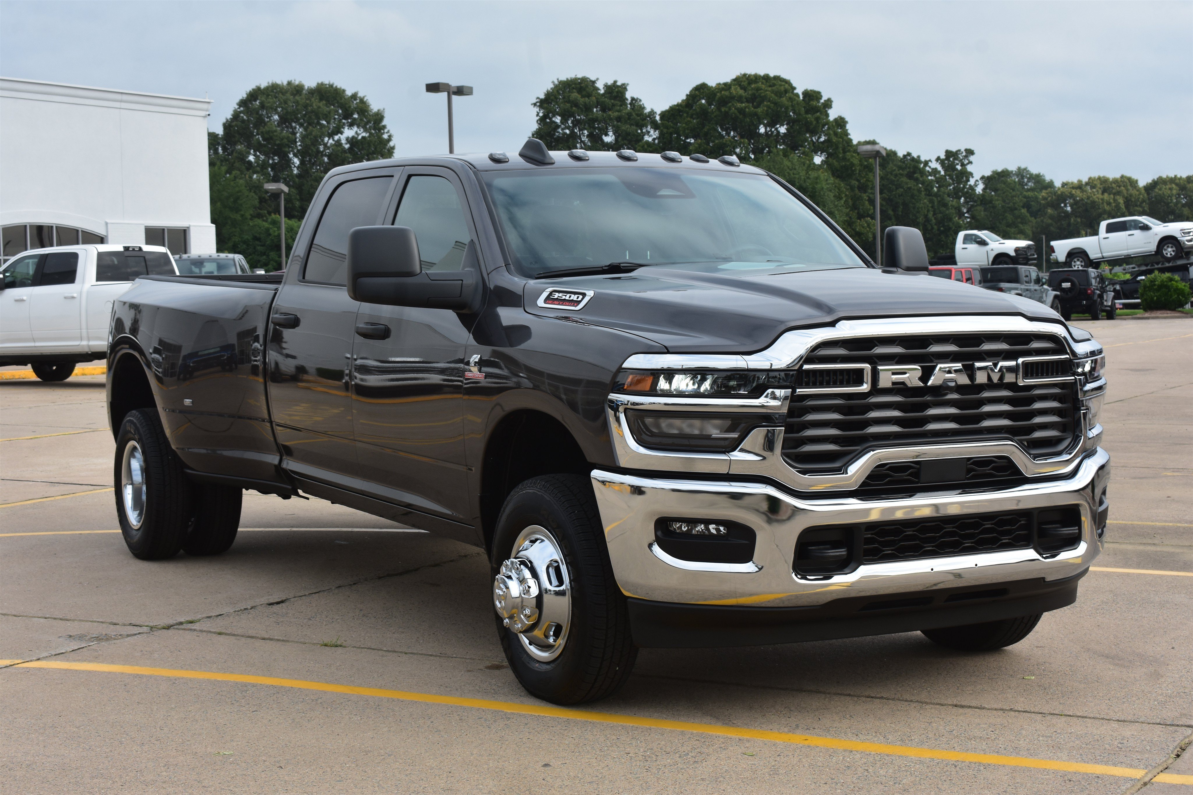 New 2026 Granite Crystal Metallic Clear-Coat Exterior Paint RAM Tradesman image 3