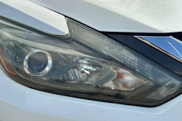 Used 2017 White Nissan 2.5 SR image 10