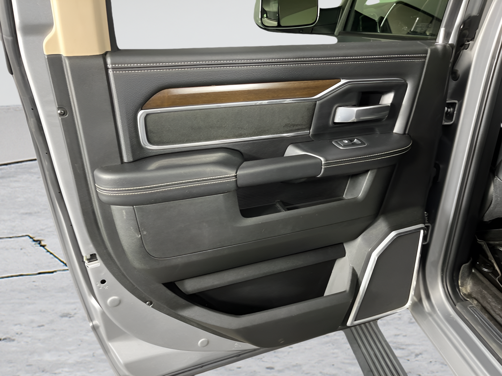 Used 2022 Silver Ram Laramie image 11