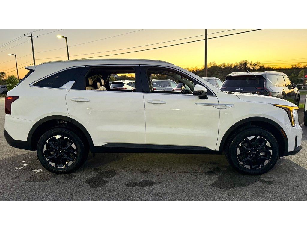 2026 Kia Sorento S photo 2