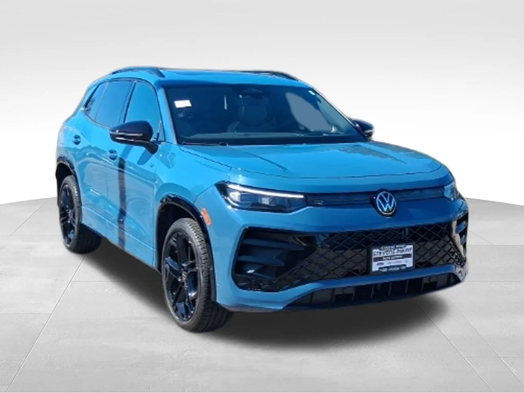 Used 2025 Monterey Blue Pearl Volkswagen 2.0T SE R-Line Black image 9