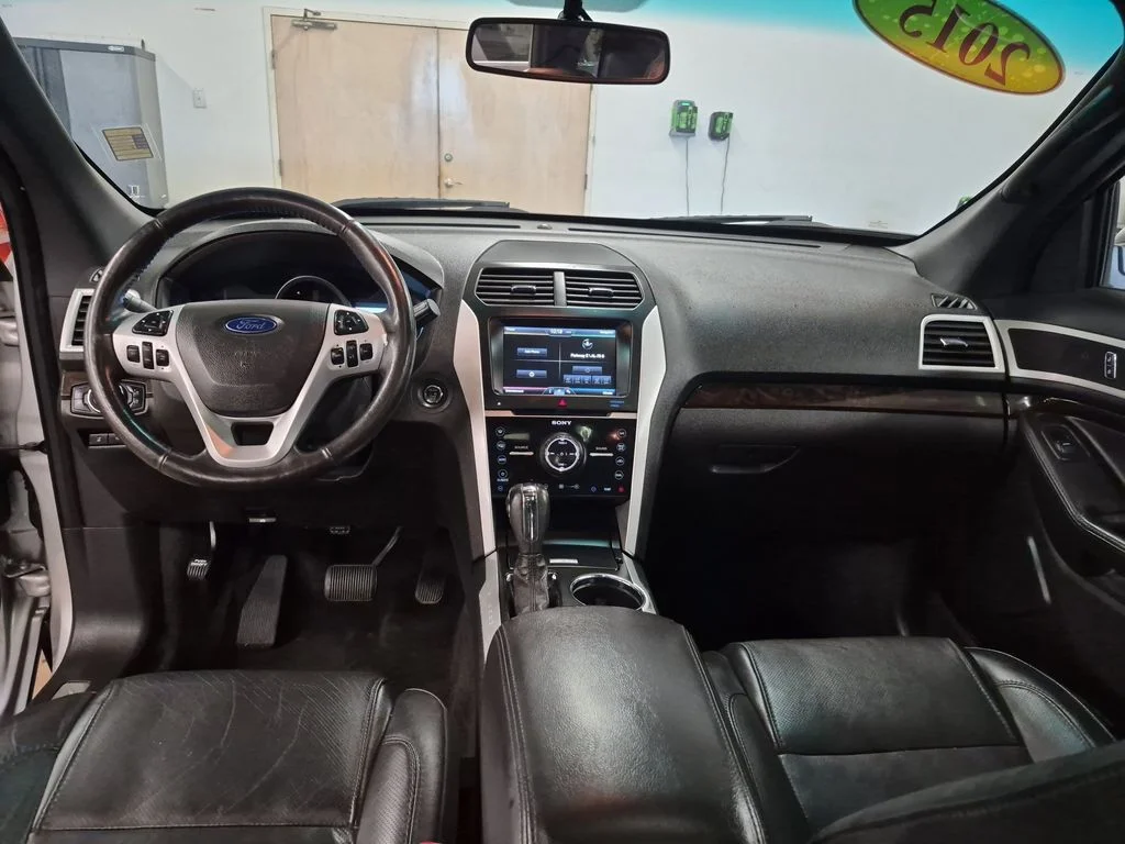 Used 2015 Ingot Silver Ford Limited image 21