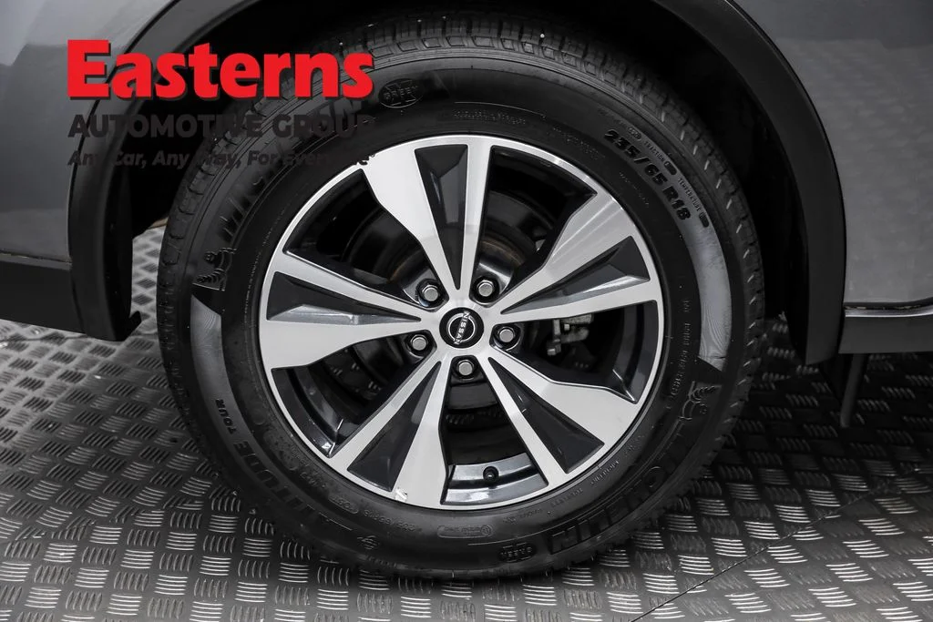 Used 2023 Gray Nissan SV image 28