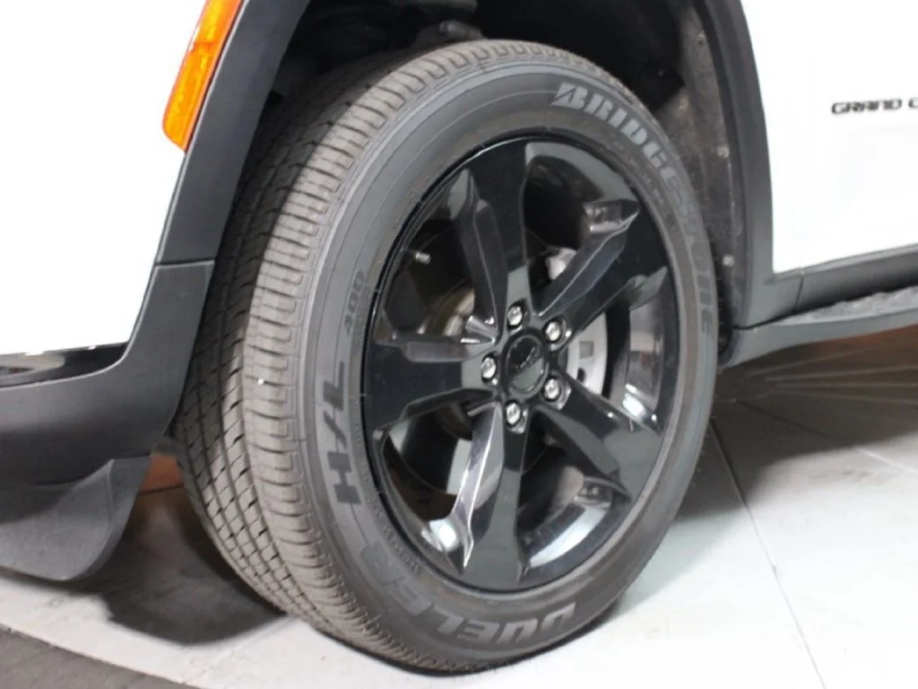 Used 2023 Bright White Clearcoat Jeep Altitude image 29