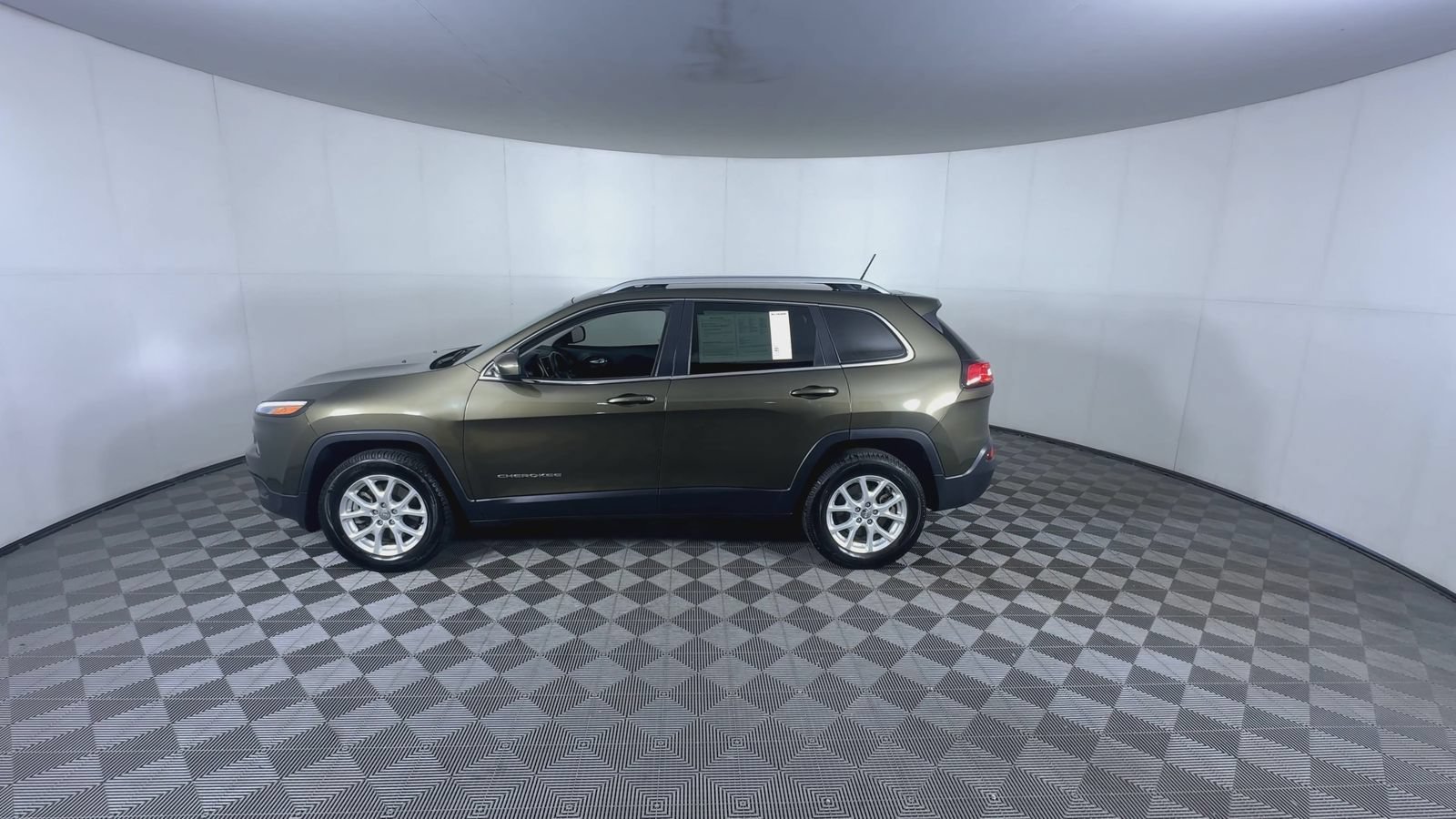 Used 2014 Eco Green Pearlcoat Jeep Latitude image 4