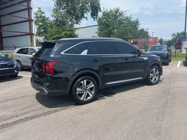 Used 2022 Black Kia EX image 5