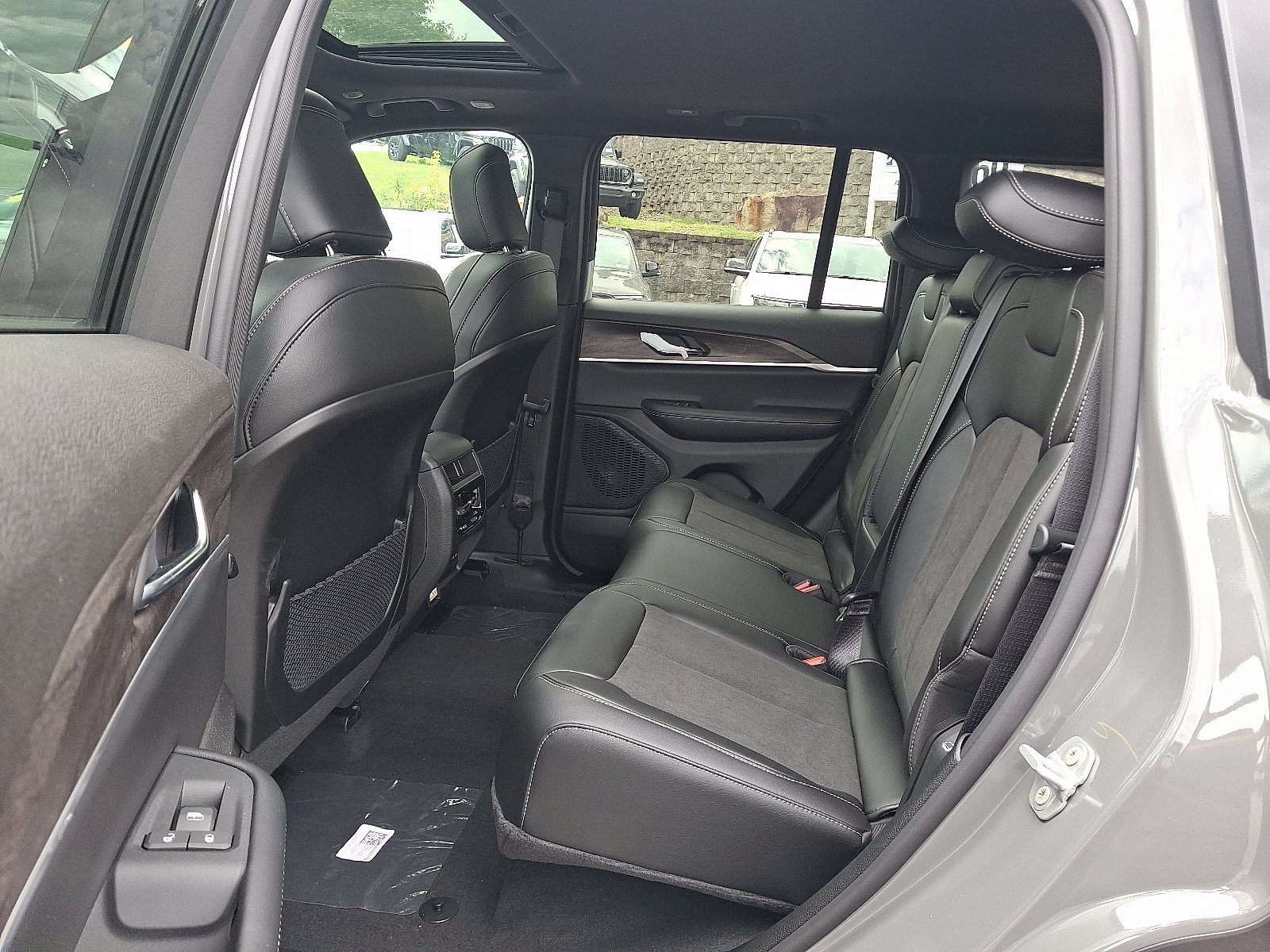 New 2027 Sting-Gray Clear-Coat Paint Jeep Laredo Altitude 4x4 image 6