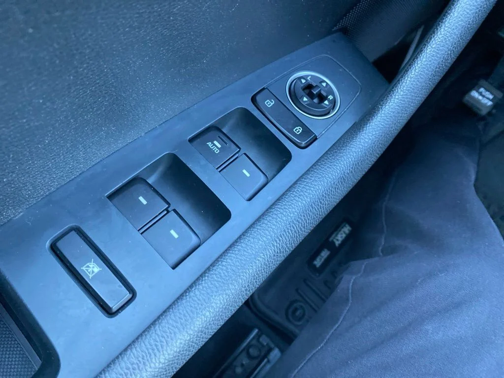 Used 2019 Machine Gray Hyundai SE image 21