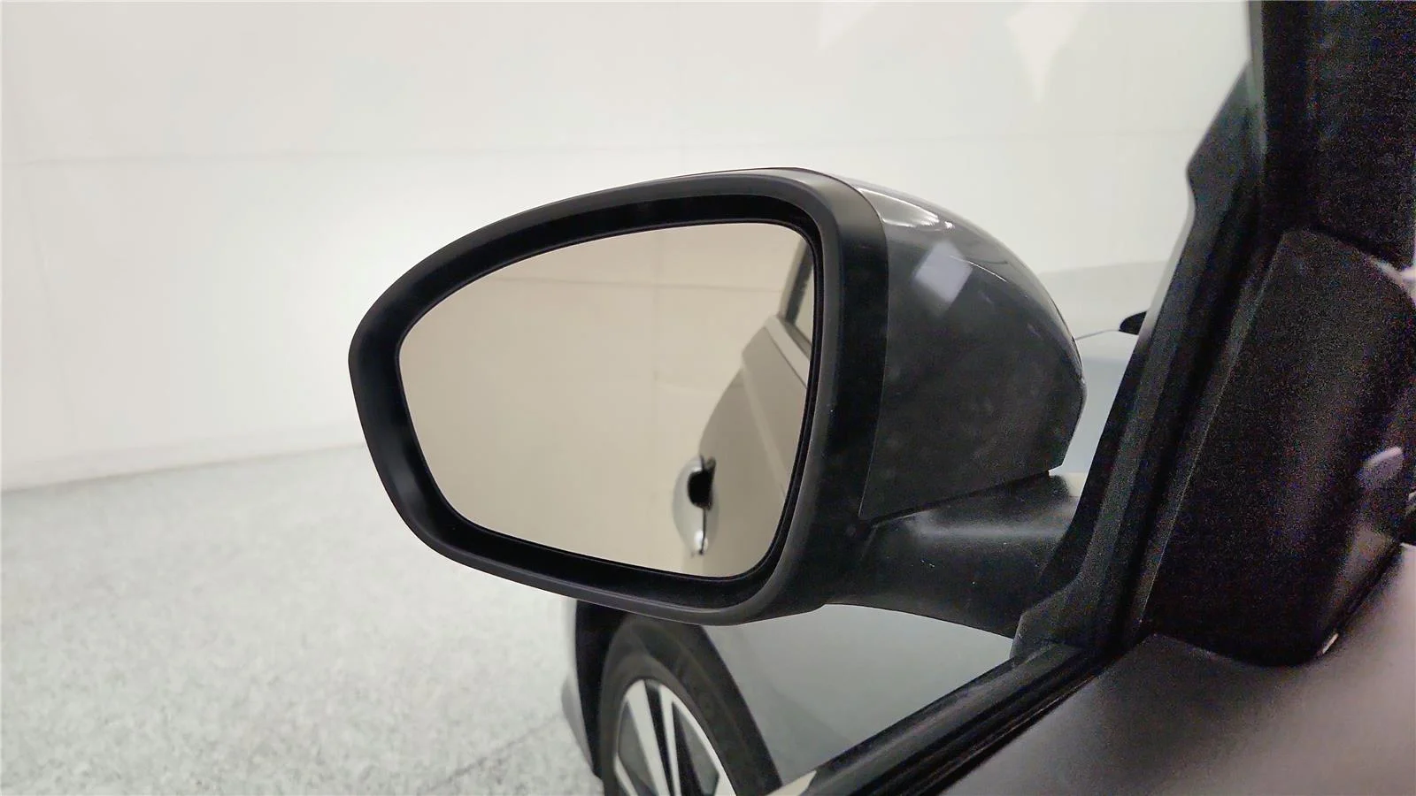 Used 2022 Gun Metallic Nissan 2.5 SV image 24