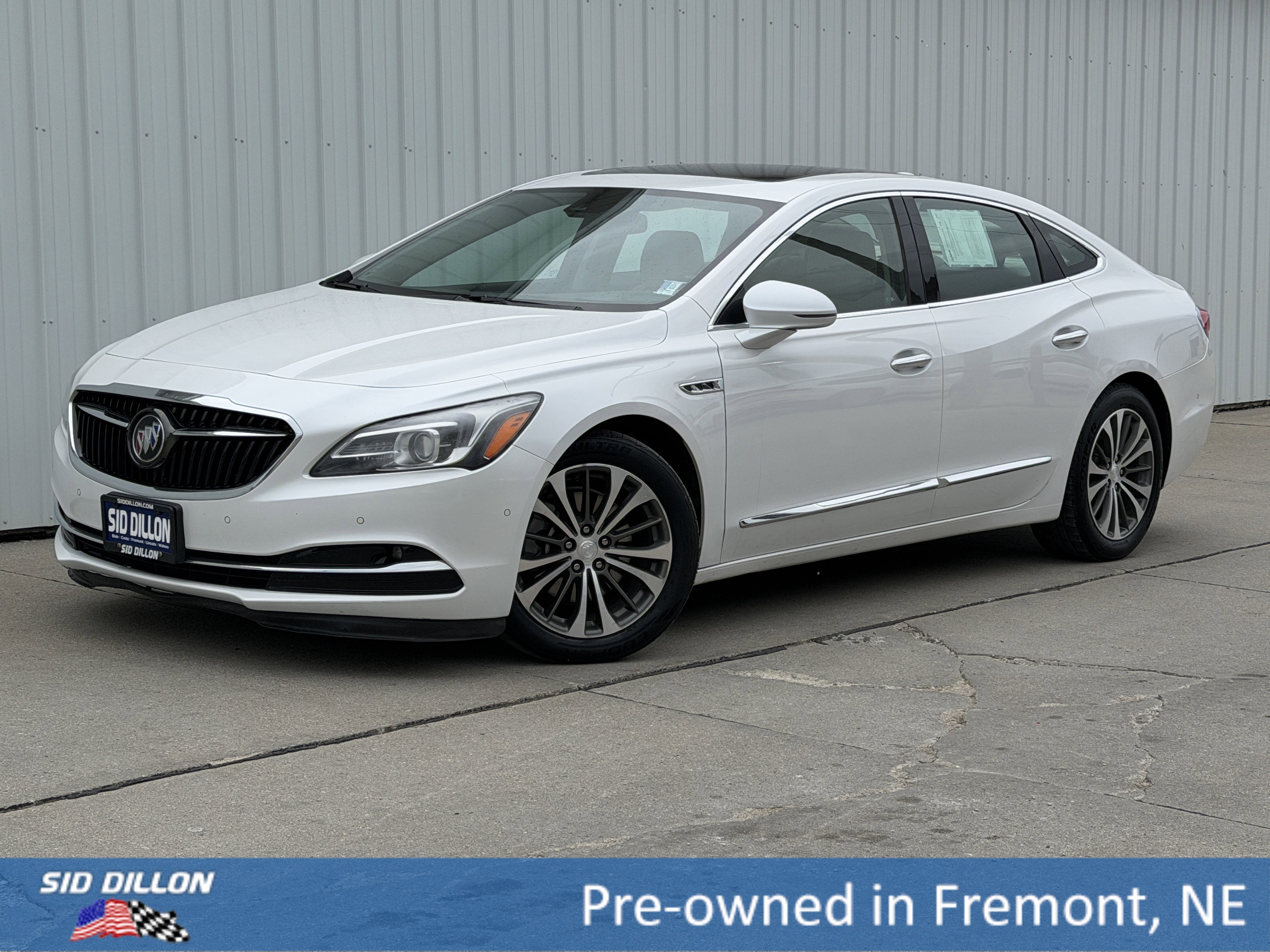 Used 2017 White Frost Tricoat Buick Premium image 1