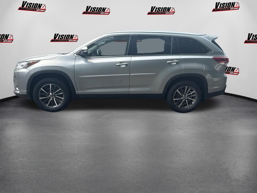 Used 2019 Silver Toyota XLE image 8