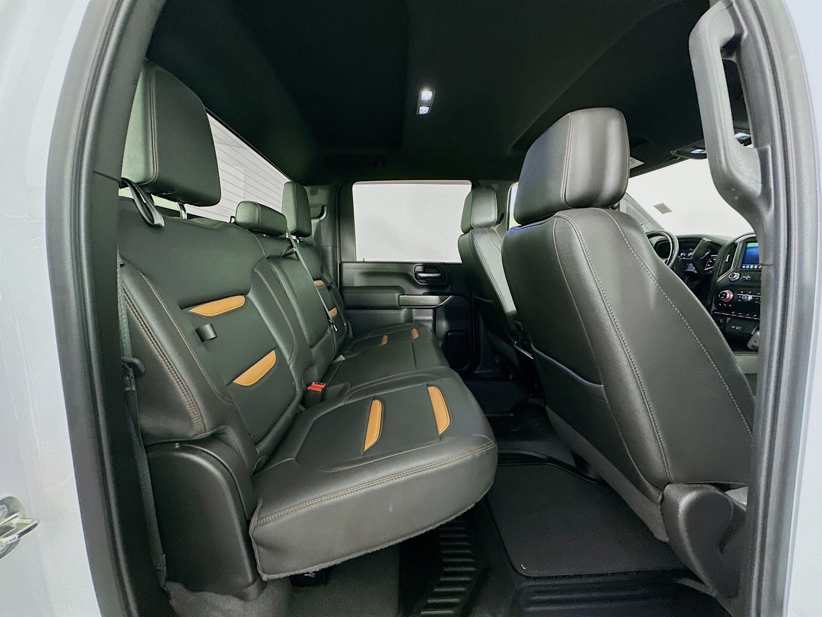 Used 2022 Summit White GMC AT4 image 31