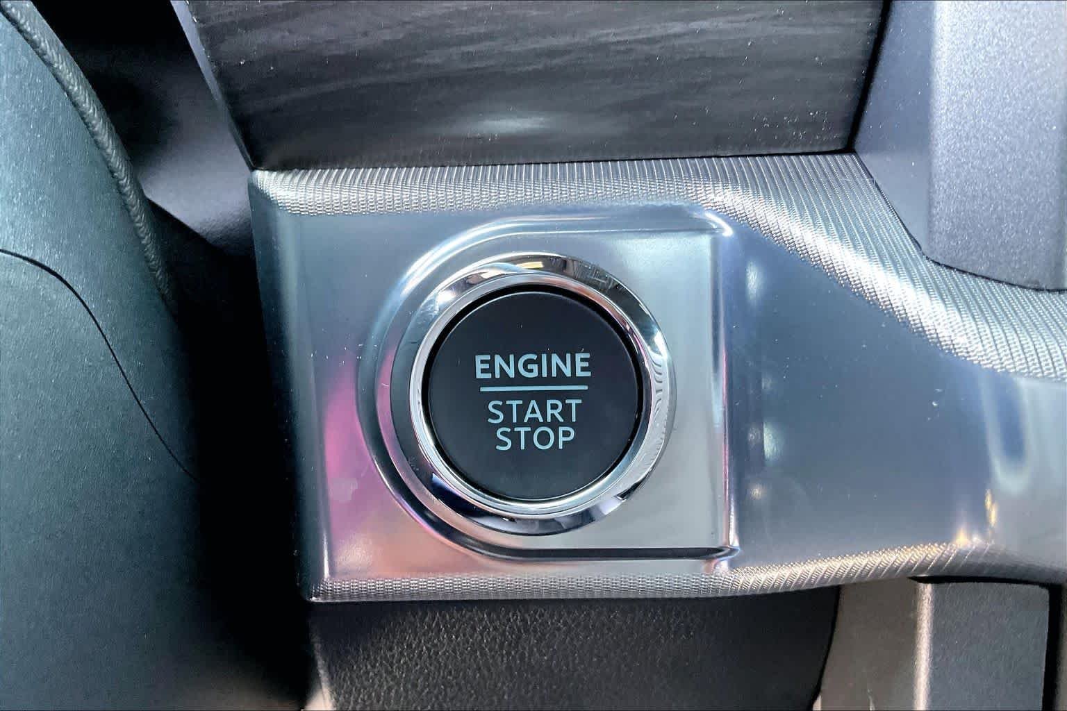 New 2026 Carbonized Gray Metallic Ford Lariat® image 17