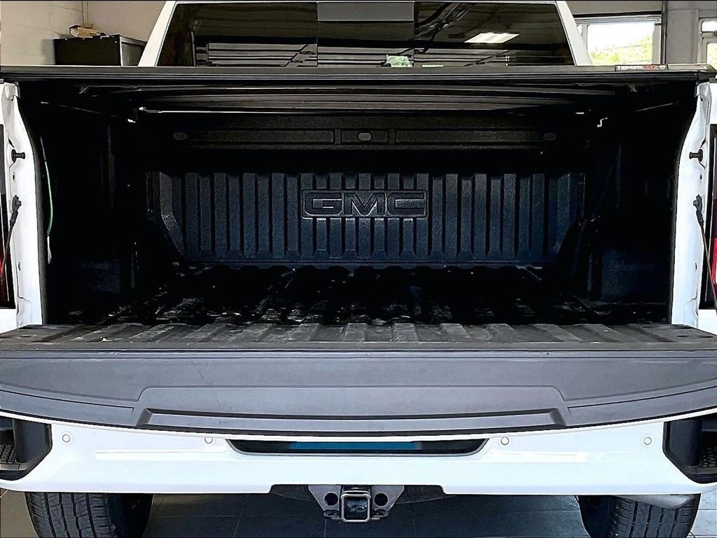 Used 2025 White GMC Elevation image 32